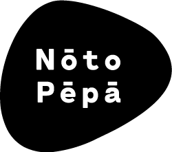 Nōto Pēpā Black-logo